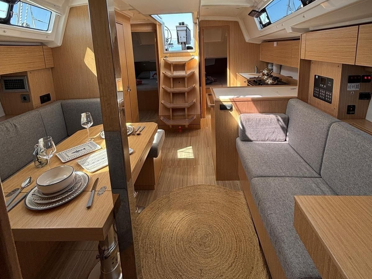 Marss, Interior image