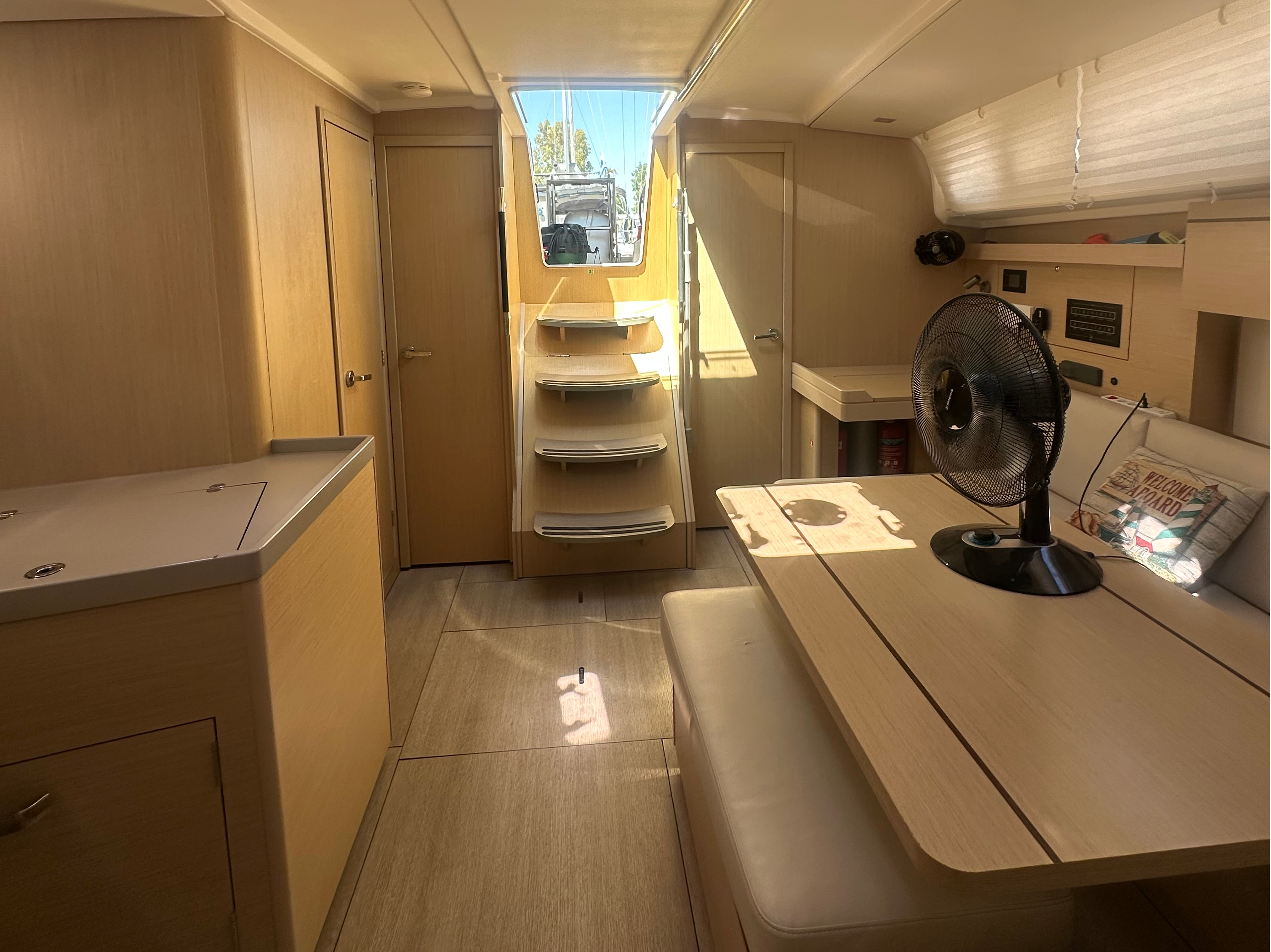 La Mer, Interior image