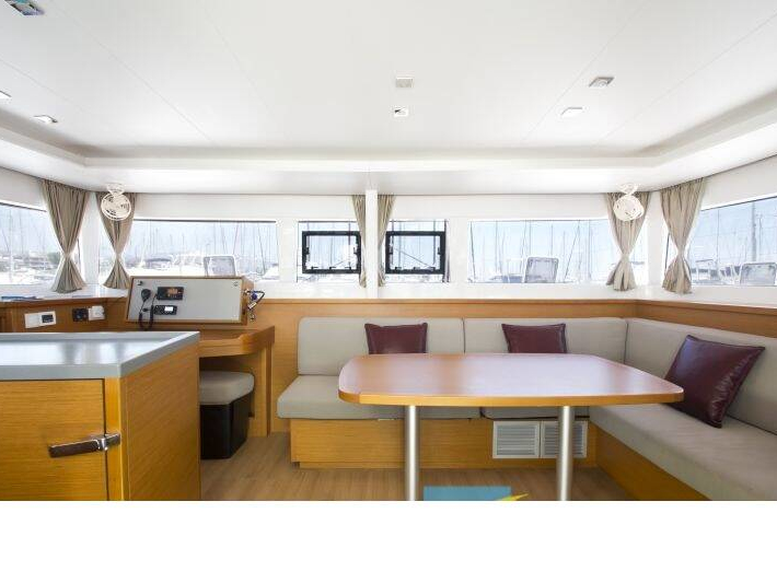 Hydra VIII, Interior image