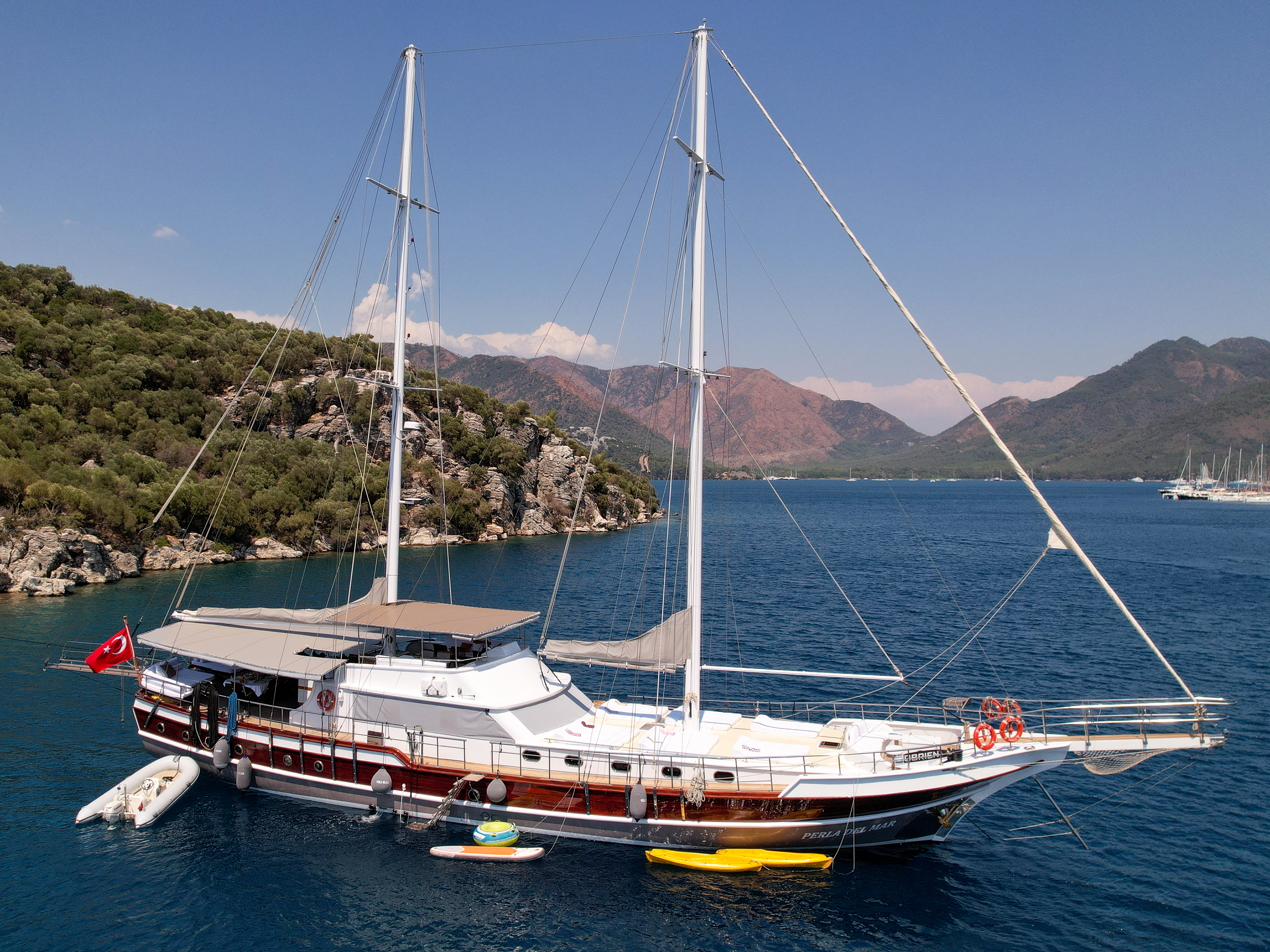 Perla del Mar yacht charter photo
