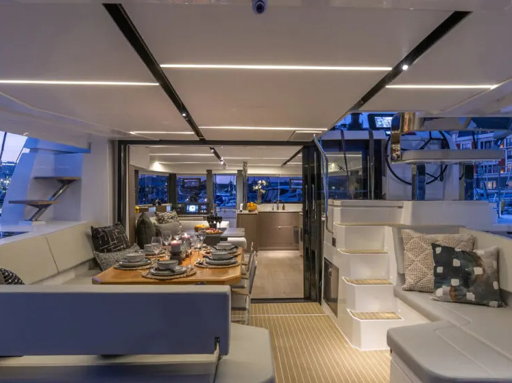 Sunsail 465 Premium Plus, Interior image