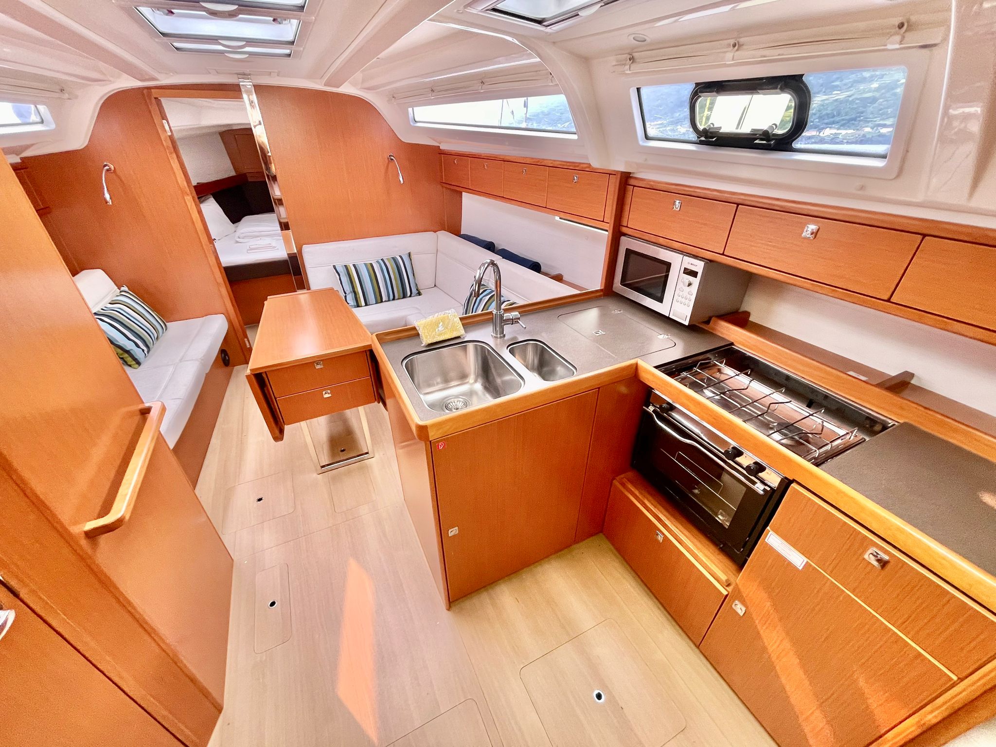 Sailtours, Interior image
