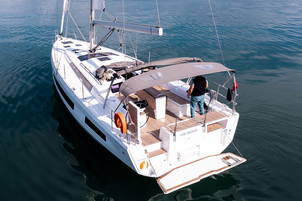 Yacht image 16