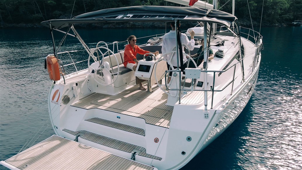 Yacht image 13