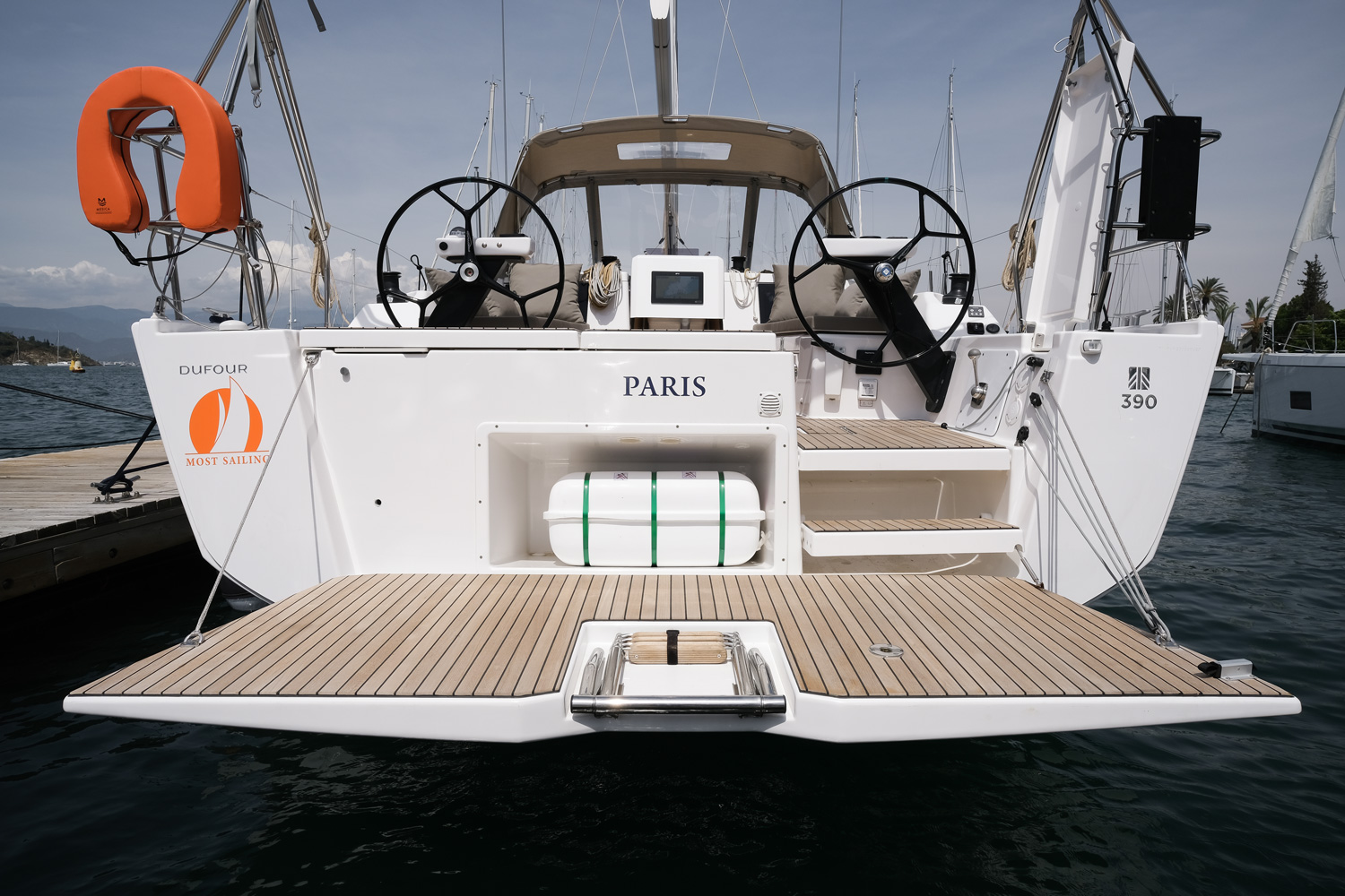 Yacht image 17