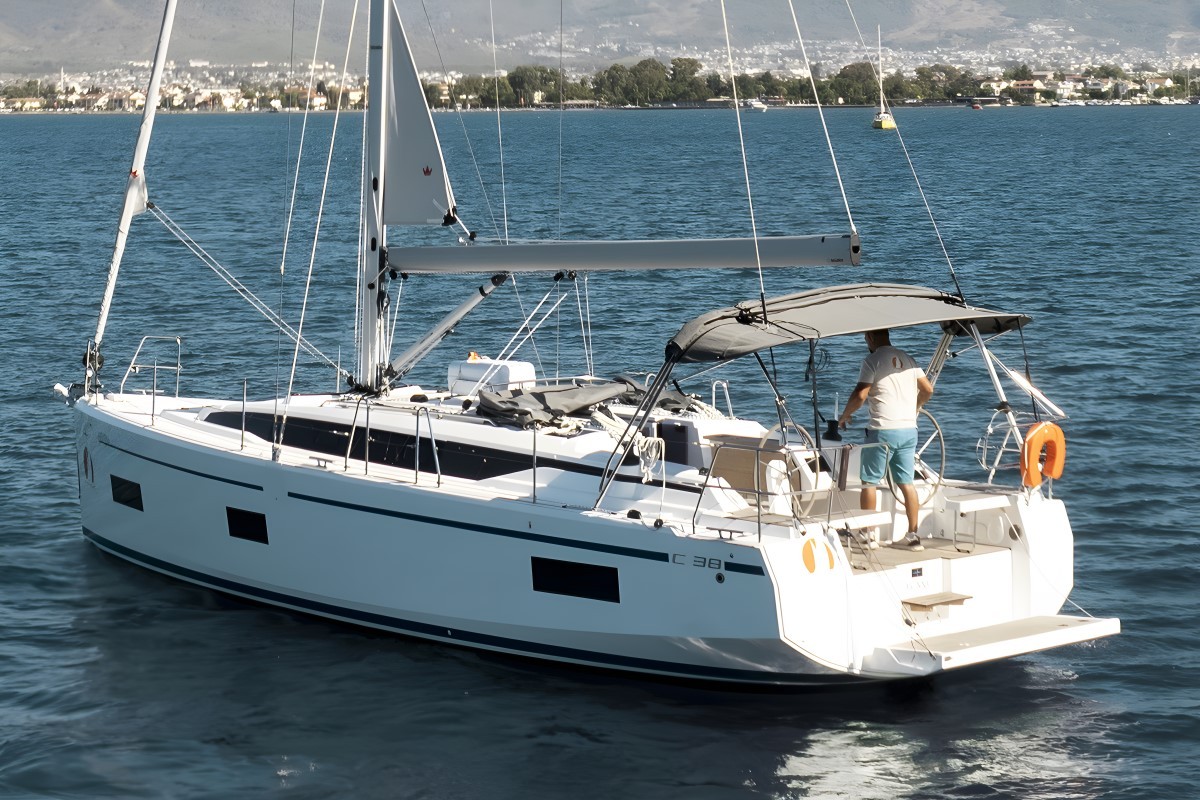 Yacht image 16