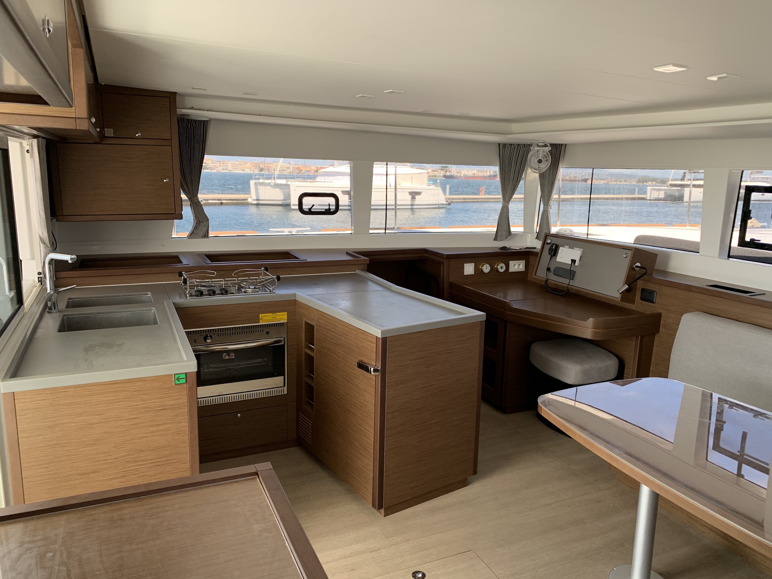 foto Lagoon 450  Flybridge 3