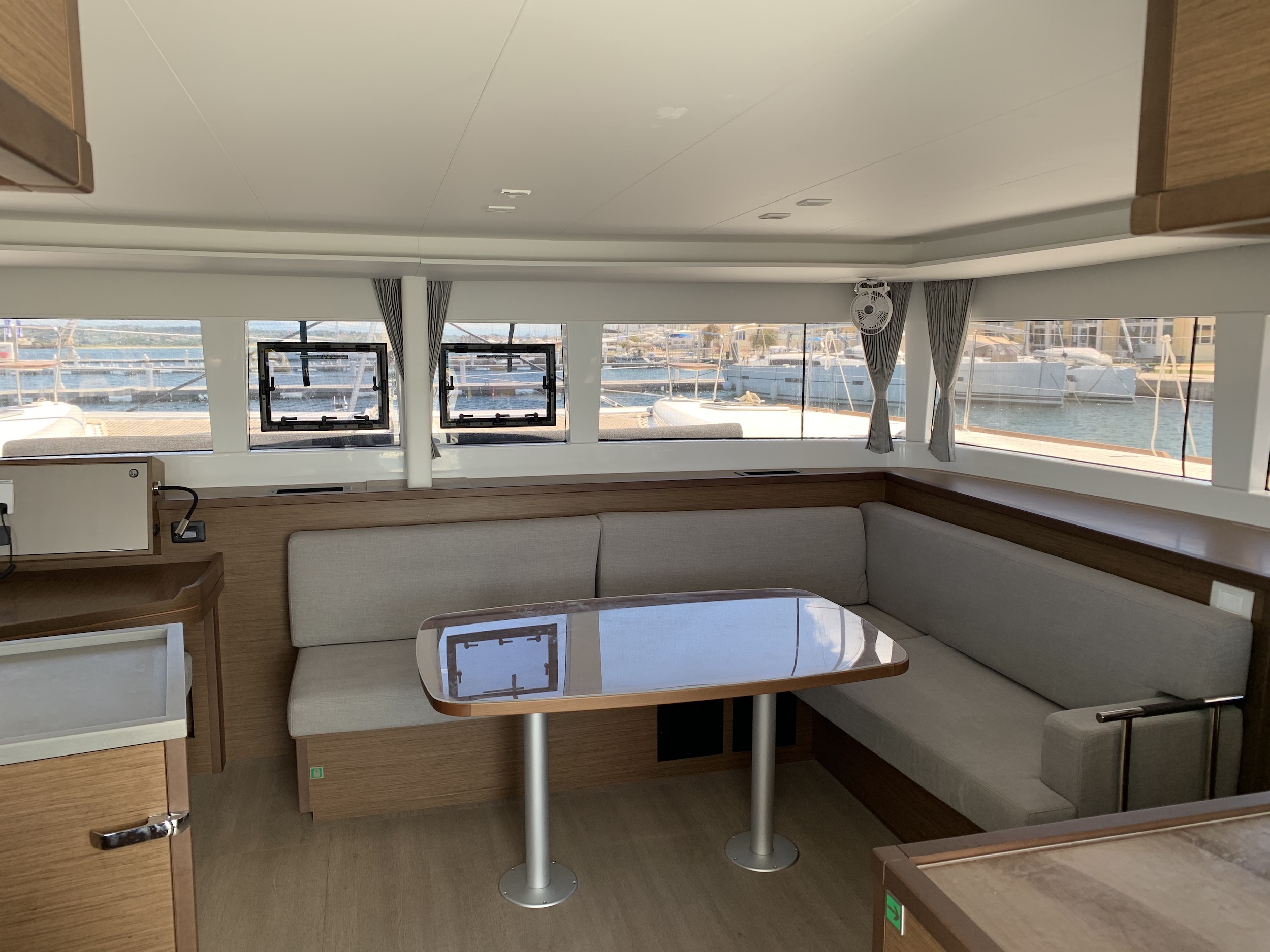 foto Lagoon 450  Flybridge 13