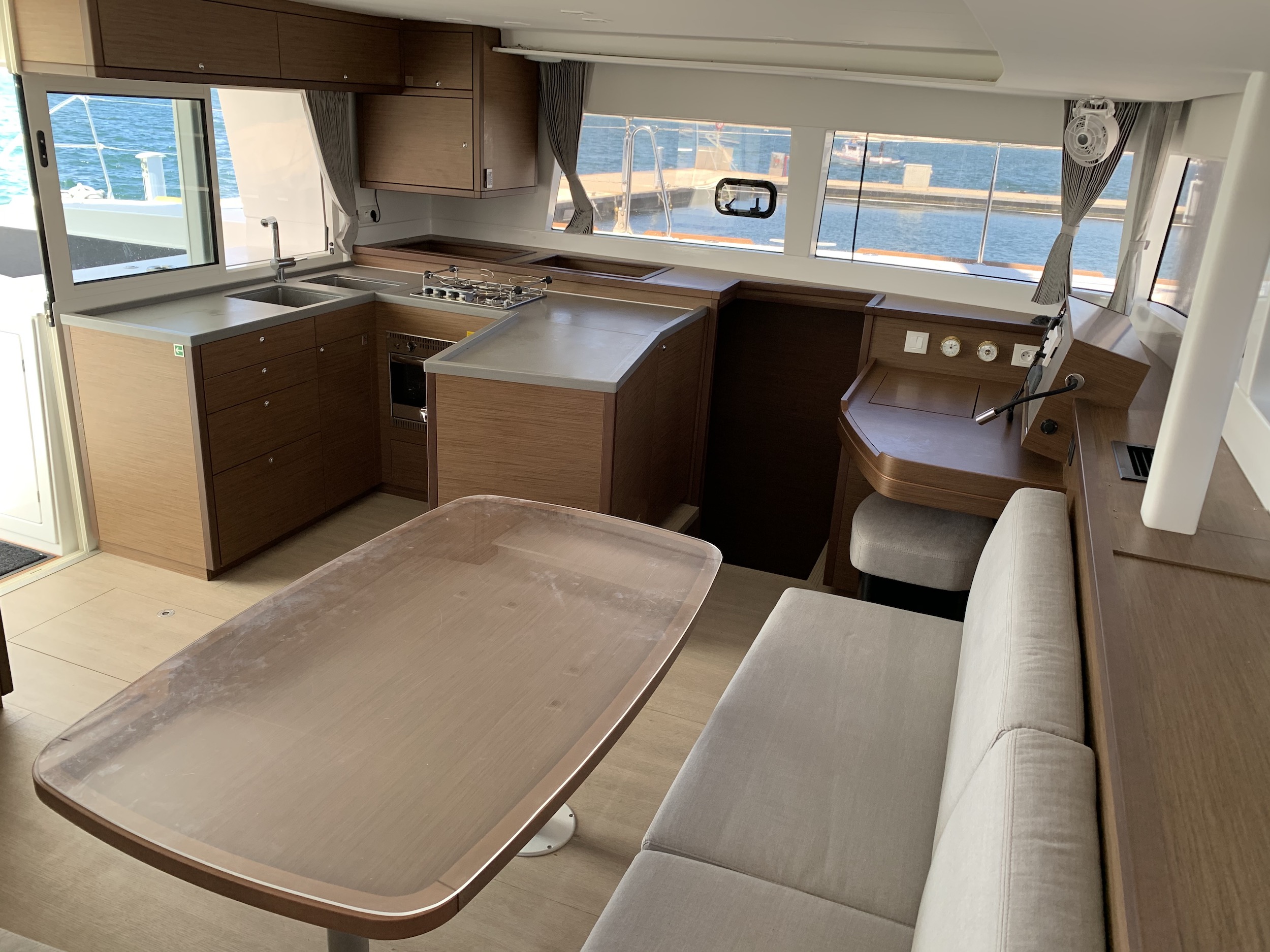 foto Lagoon 450  Flybridge 16