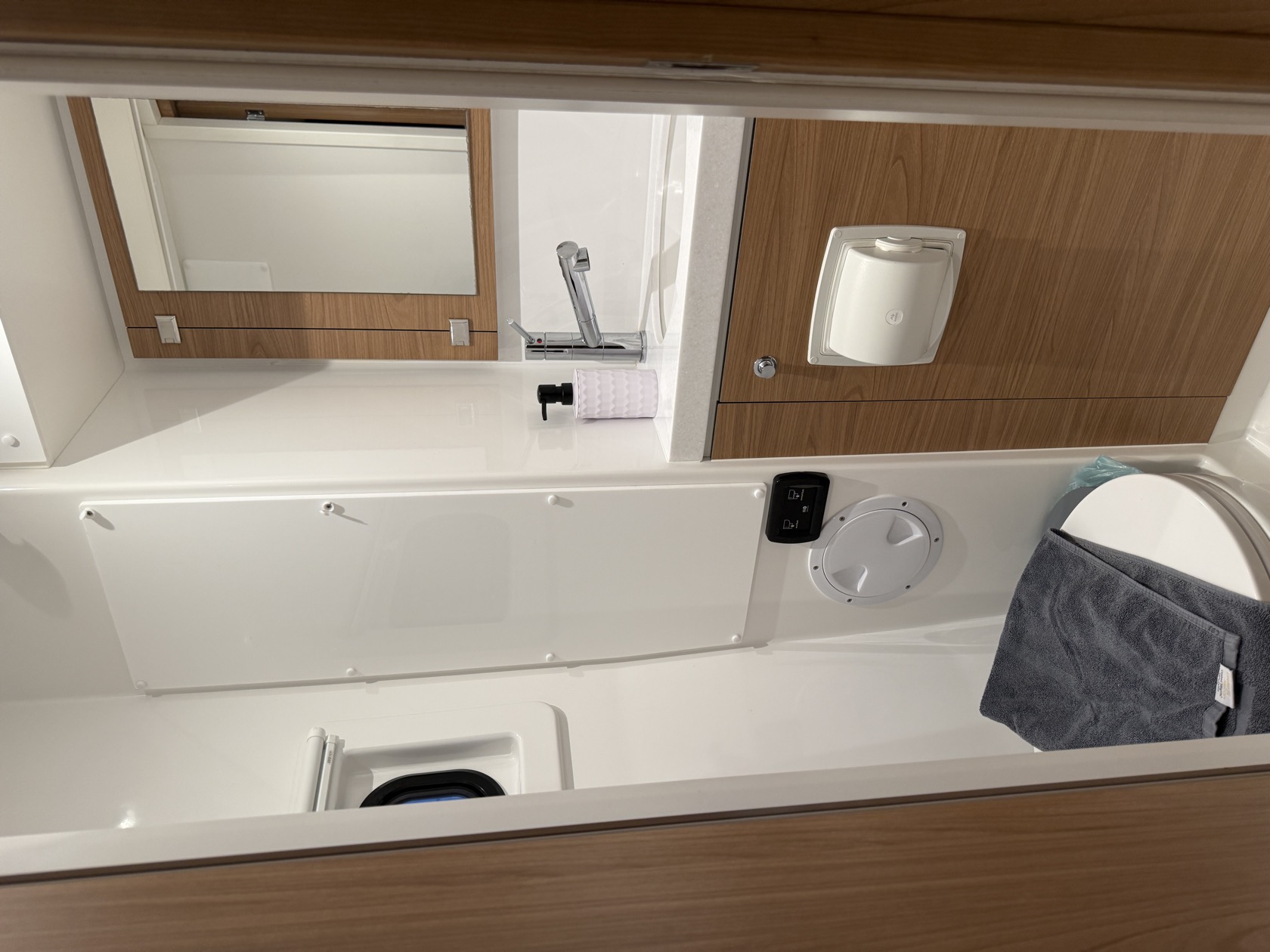 Yacht image 9