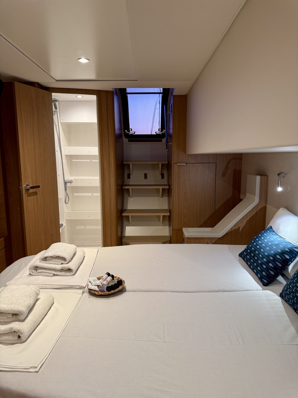 Yacht image 27