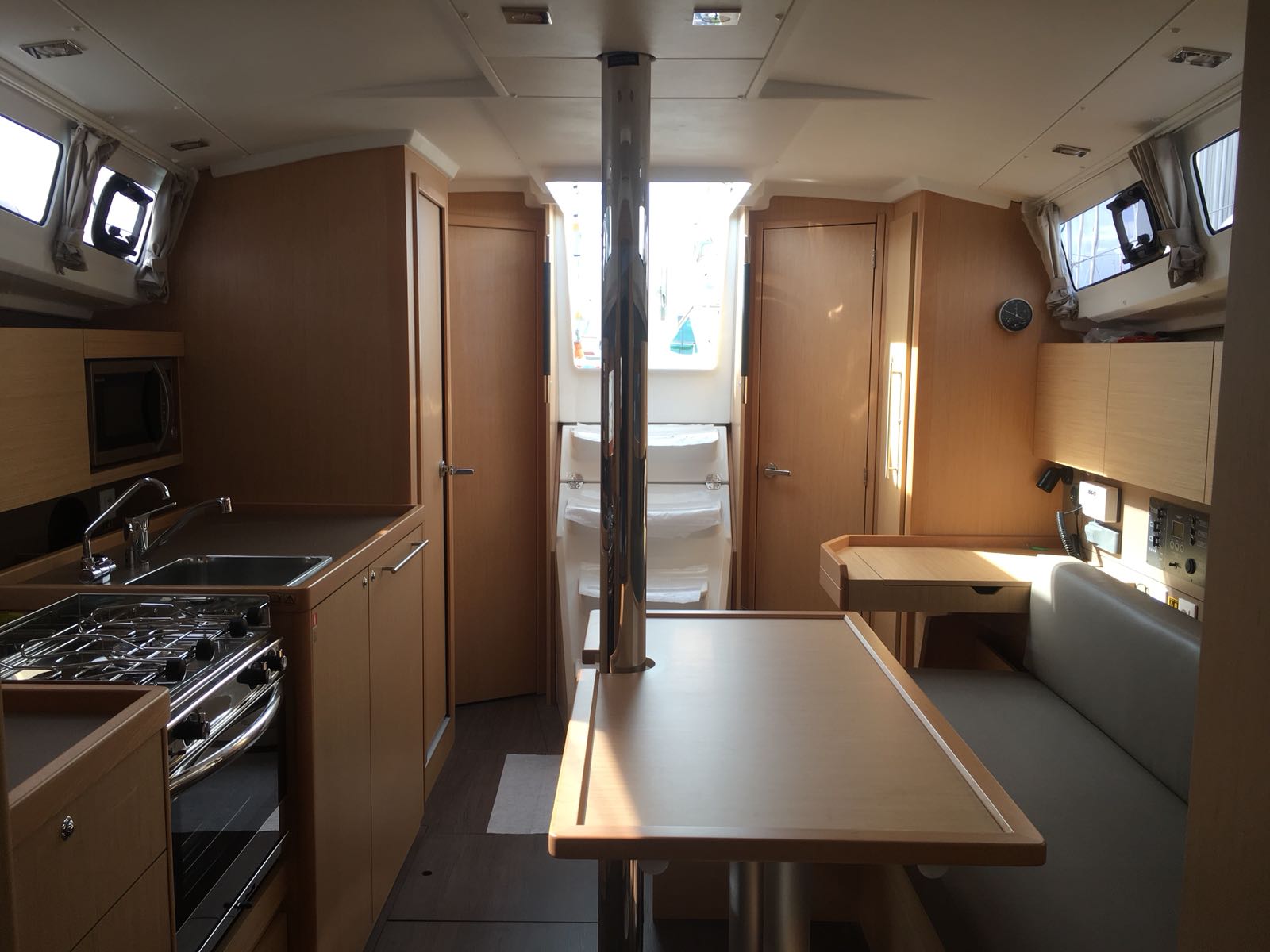 صور Oceanis 35.1 3