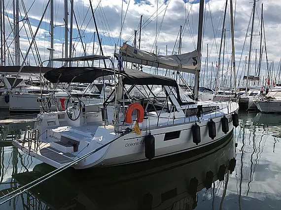 2171190855903475_Oceanis_48_Butterfly_Exterior_1.jpg