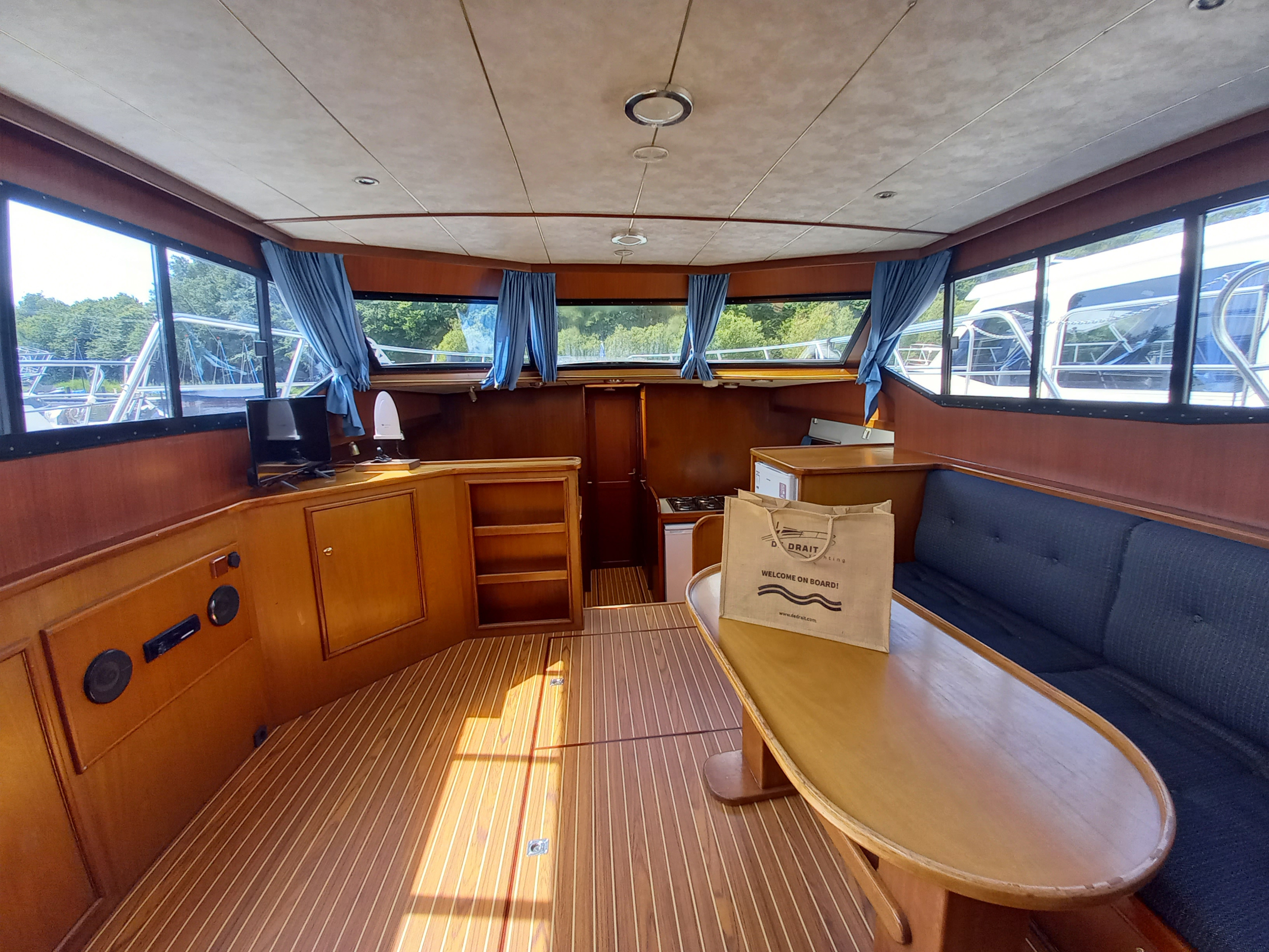 Yacht image 17