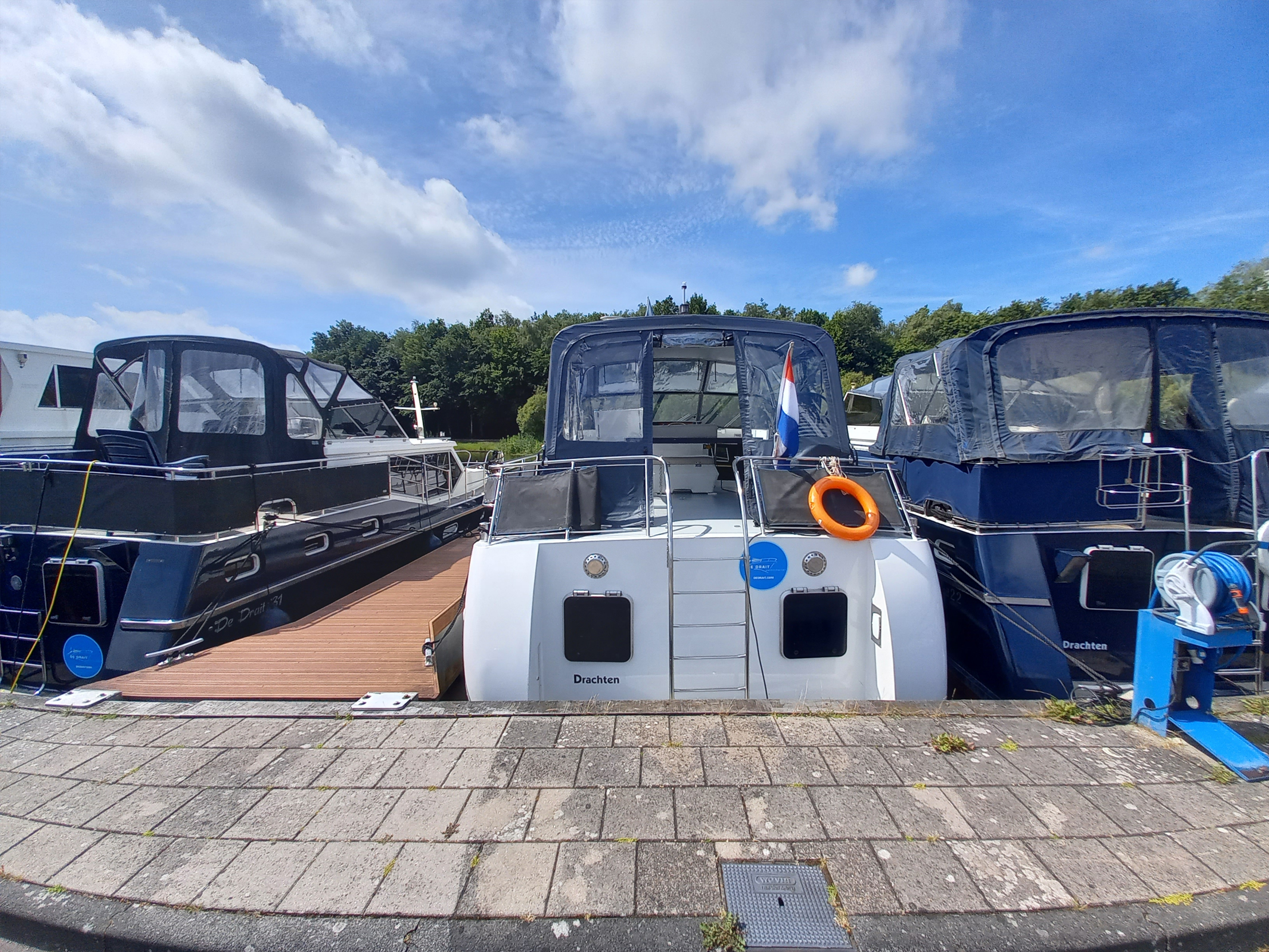 Yacht image 4
