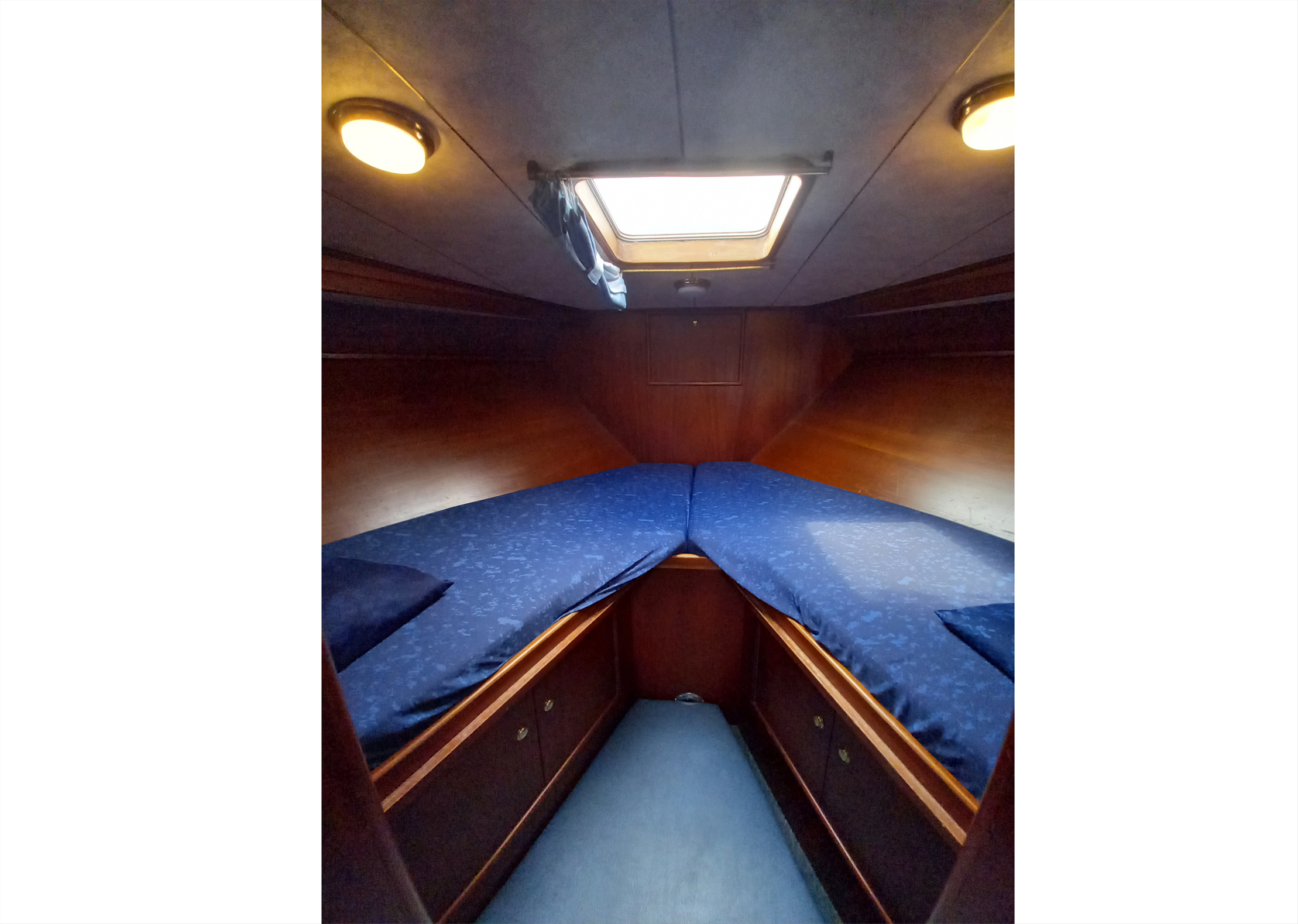 Yacht image 13