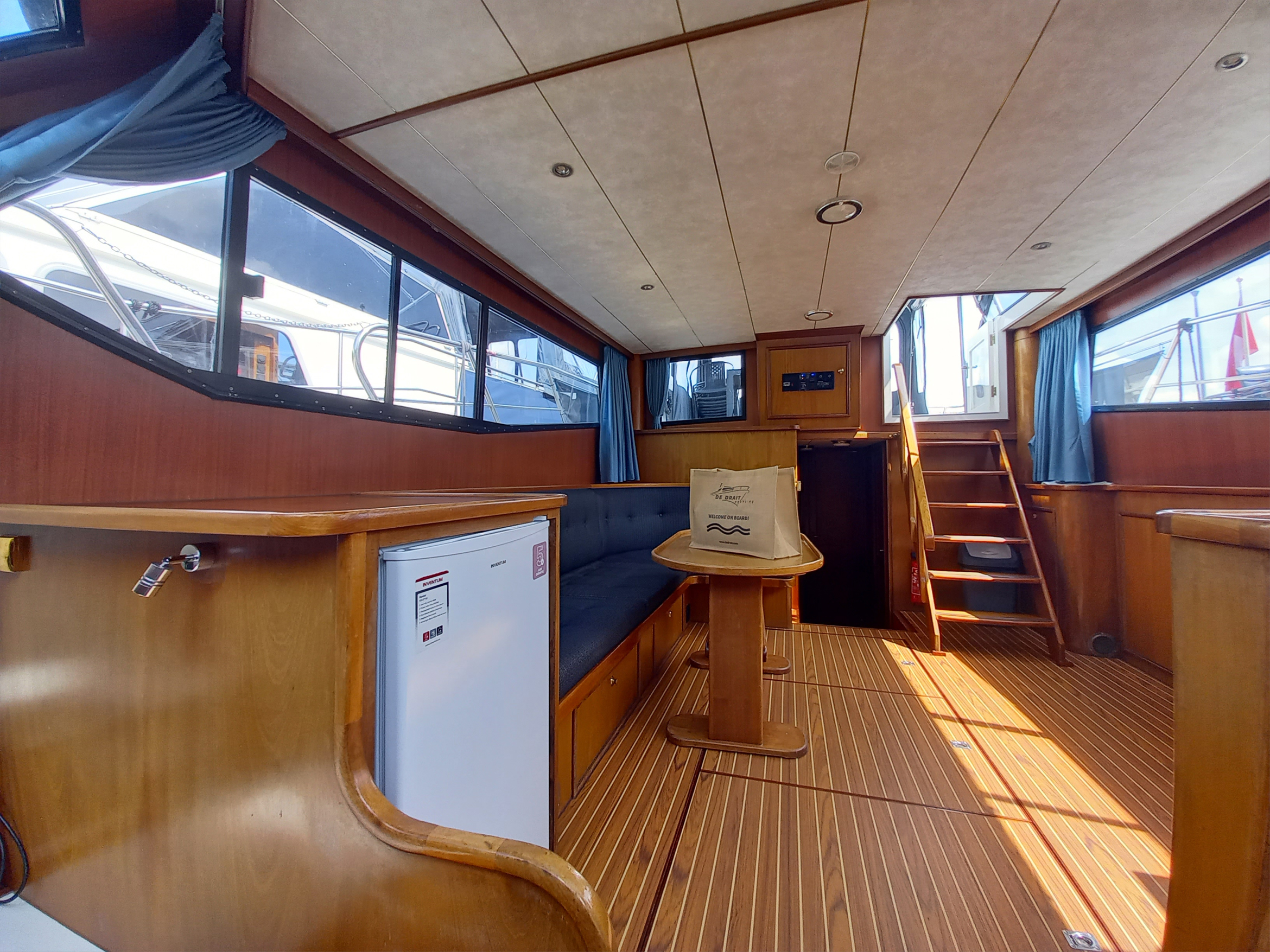 Yacht image 11