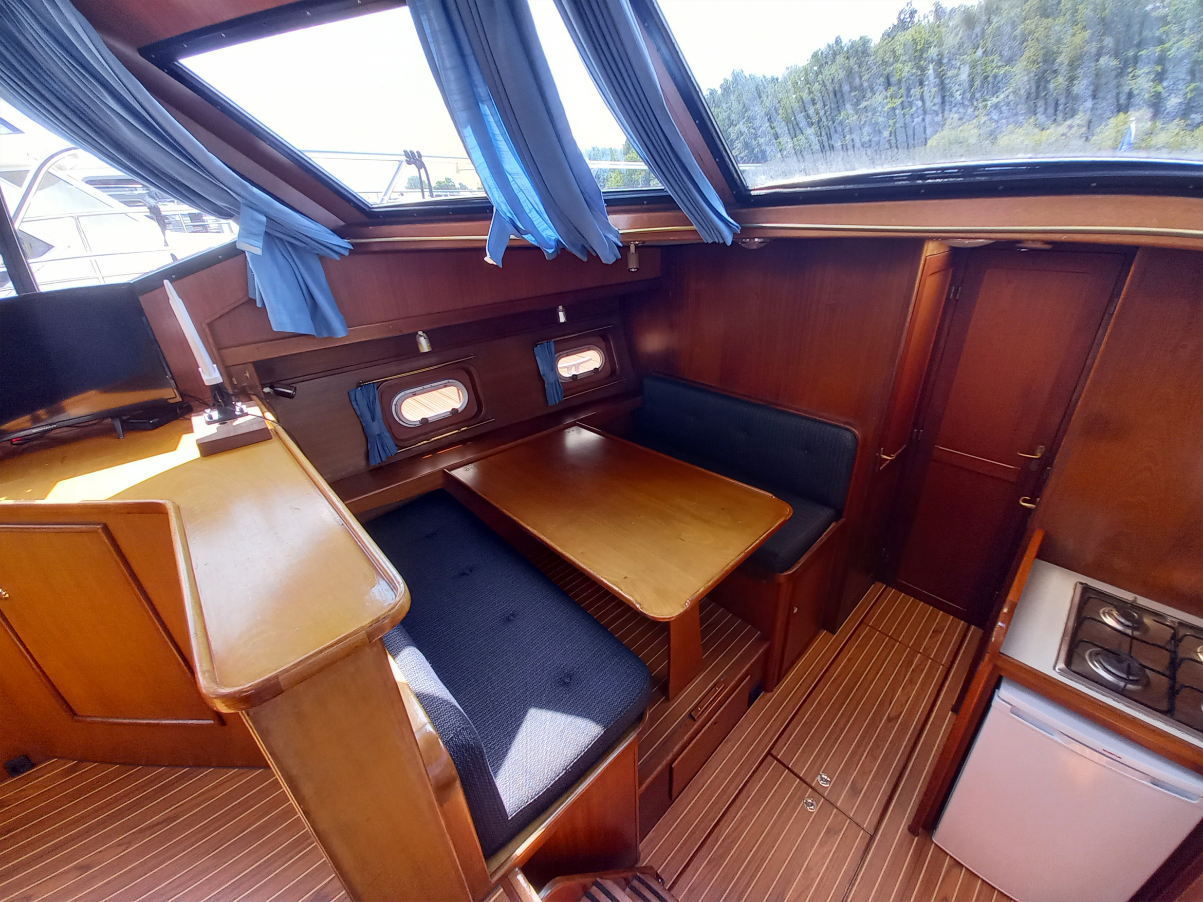Yacht image 22