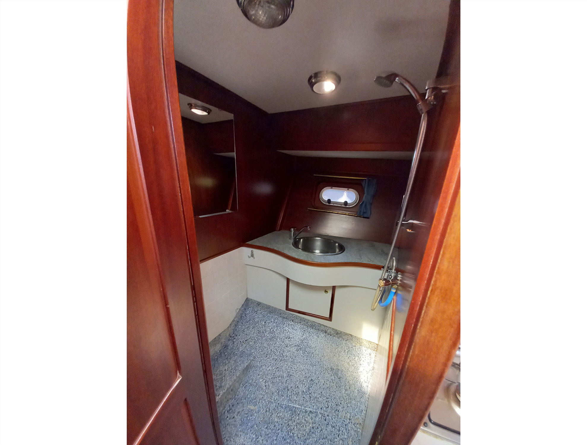 Yacht image 9