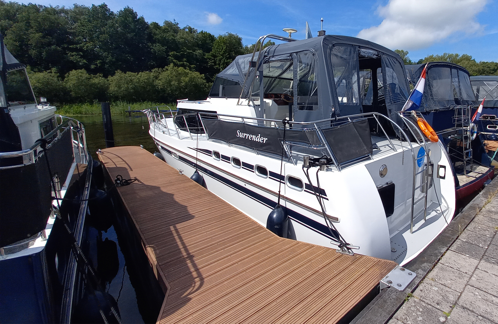 Yacht image 14