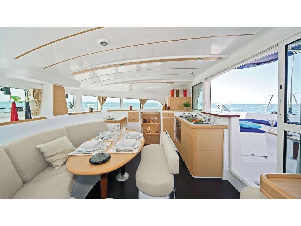 Catamaran - Lagoon 380 S2 - 6 Cabins - Built 2015