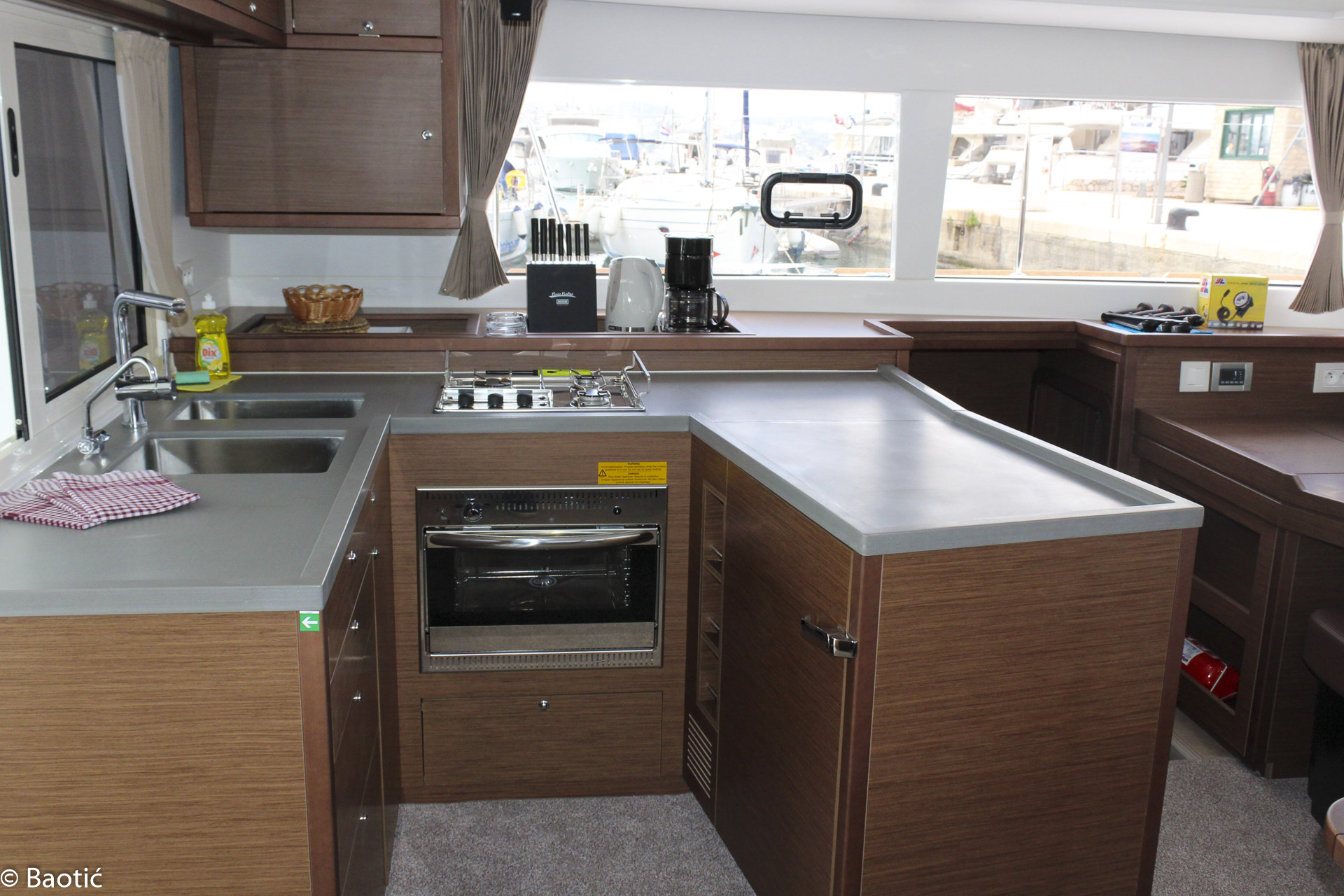 foto Lagoon 450 6