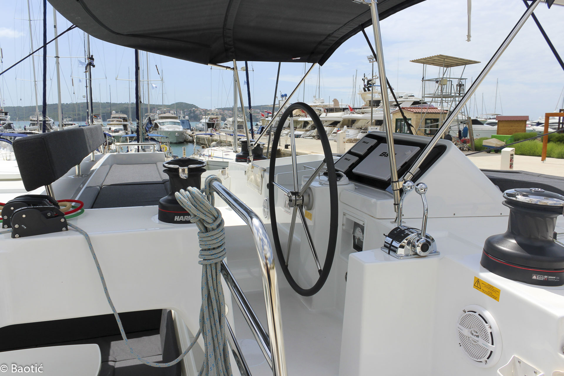 foto Lagoon 450 10