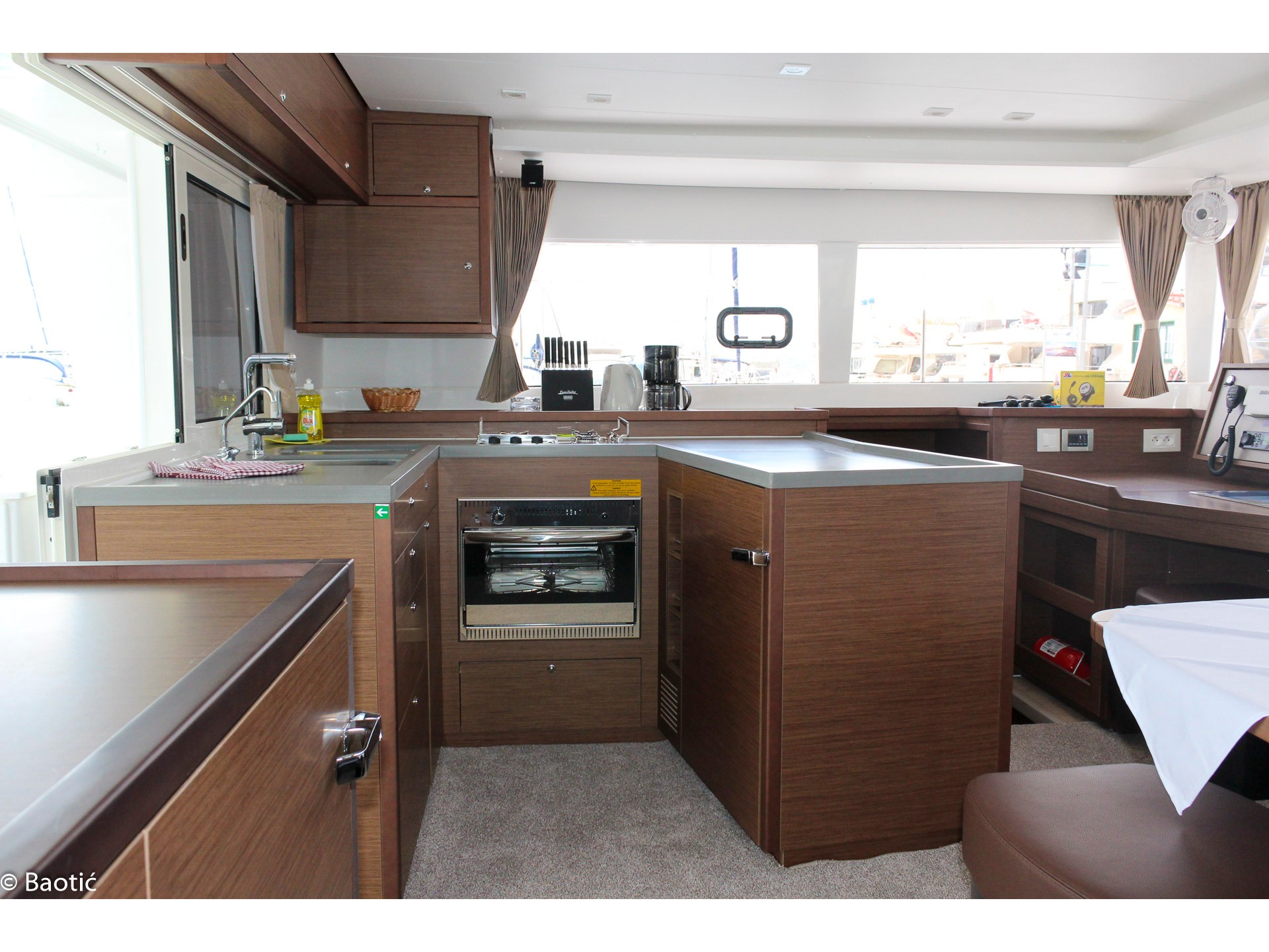 foto Lagoon 450 14