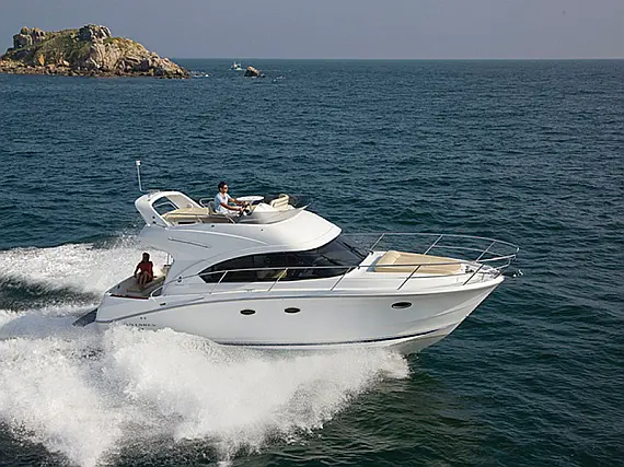 Beneteau Antares 36 - Immagine esterna