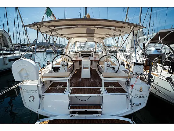 Oceanis 38
