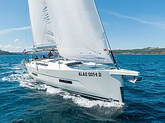 Dufour 530 - External image