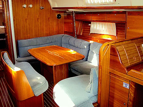 Bavaria 39 Cruiser - Вид интерьера