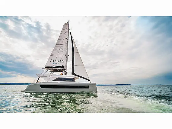 Moon Yacht 60