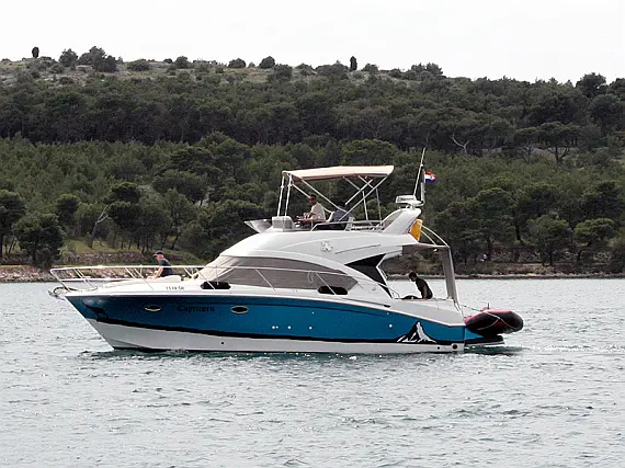 Beneteau Antares 36 - Immagine esterna