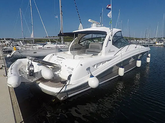 Sea Ray 455 - Immagine esterna