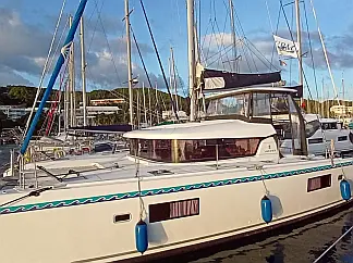 Lagoon 42 - External image