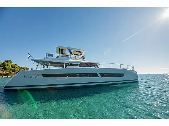 Power 67 Fountaine Pajot
