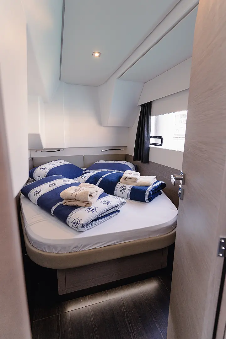 Fountaine Pajot MY4.S - cabin