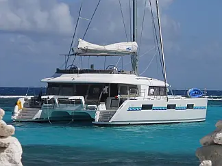 Lagoon 620 - External image