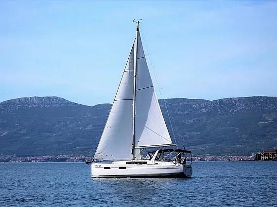 Beneteau Oceanis 35 - Immagine esterna