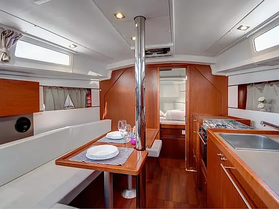 Beneteau Oceanis 35 - Immagine interna