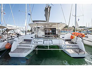 Lagoon 42 - External image
