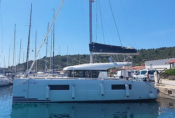 Lagoon 40 - External image