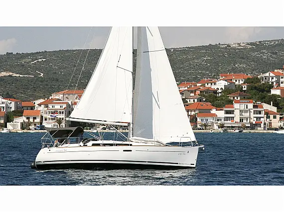 Oceanis 34 - Immagine esterna