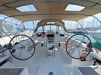 Sun Odyssey 439 - - External image