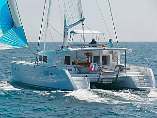 Lagoon 450 Fly- - External image