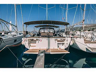 Dufour 470 owner layout - External image