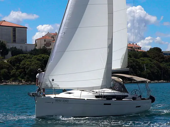 Sun Odyssey 389 - Immagine esterna