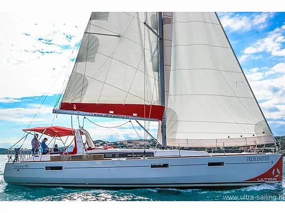 Oceanis 45 - Immagine esterna