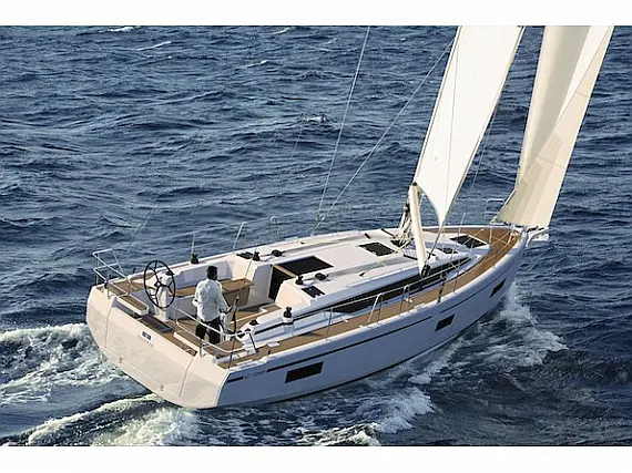 Bavaria C38 - Immagine esterna